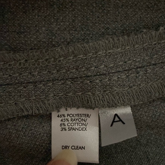 LOFT Light Gray Mini Tailored Fit Pencil Skirt Size 6 Neutral Figure Flattering - Picture 3 of 4